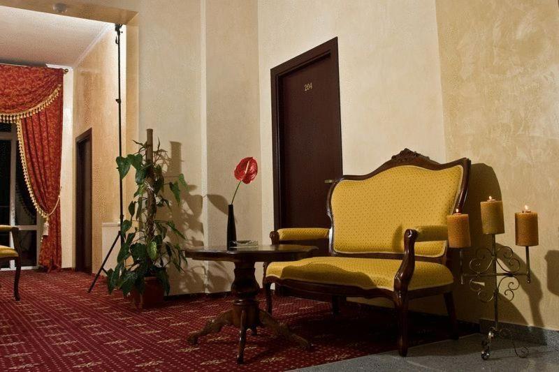 Hotel Maryo Ploieşti Exterior foto